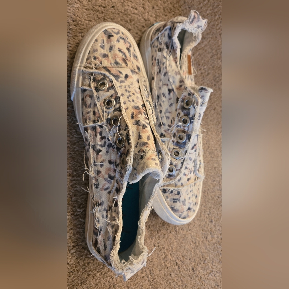 Blowfish Slip On Shoes SIZE 8